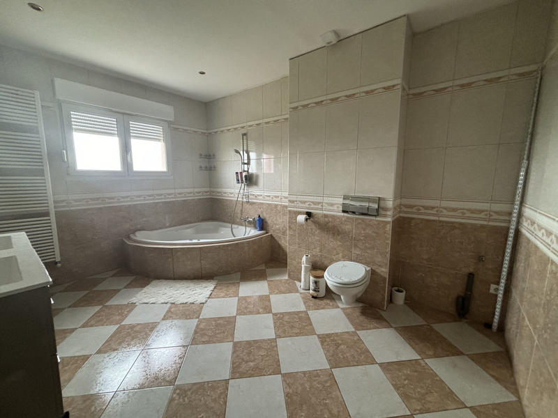 Maison - 182 m² - 7 pièces