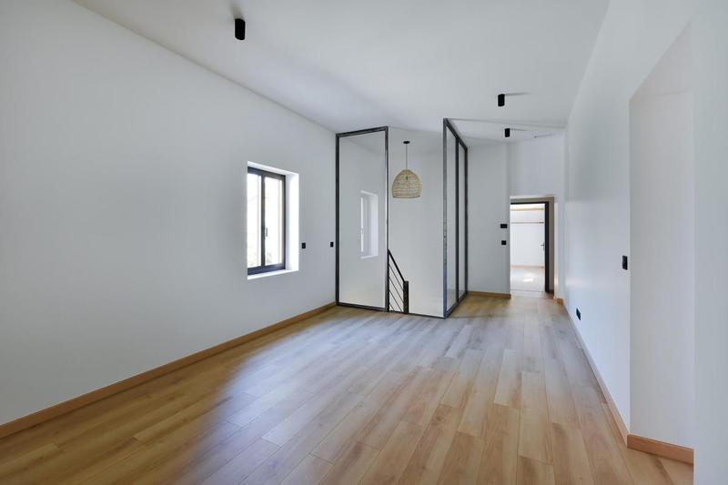 Propriété - 210 m² - 7 pièces