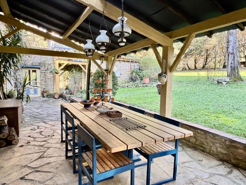 Propriété - 297 m² - 9 pièces