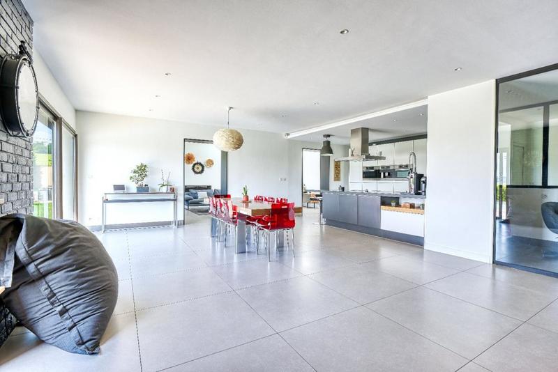 Demeure - 300 m² - 11 pièces