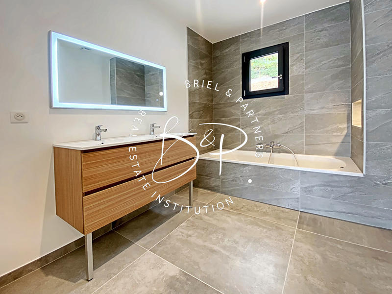 Maison - 99 m² - 4 pièces