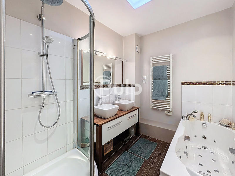 Maison - 200 m² - 6 pièces