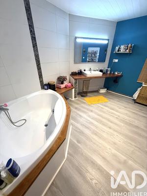 Maison - 224 m² - 8 pièces