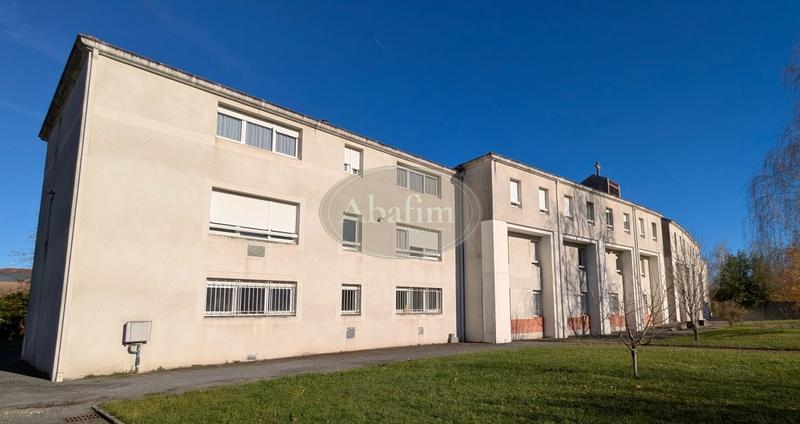 Immeuble - 1 800 m² - 70 pièces