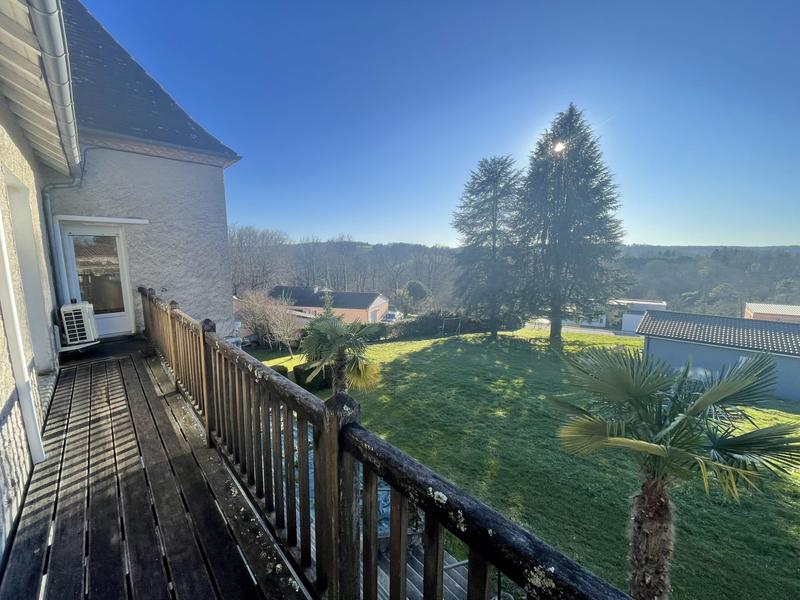 Maison traditionnelle - 280 m² - 11 pièces