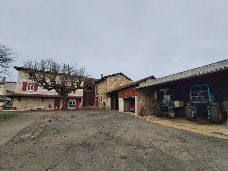 Maison - 212 m² - 5 pièces