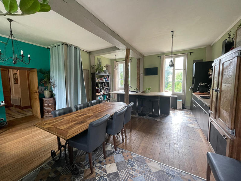 Maison - 230 m² - 8 pièces