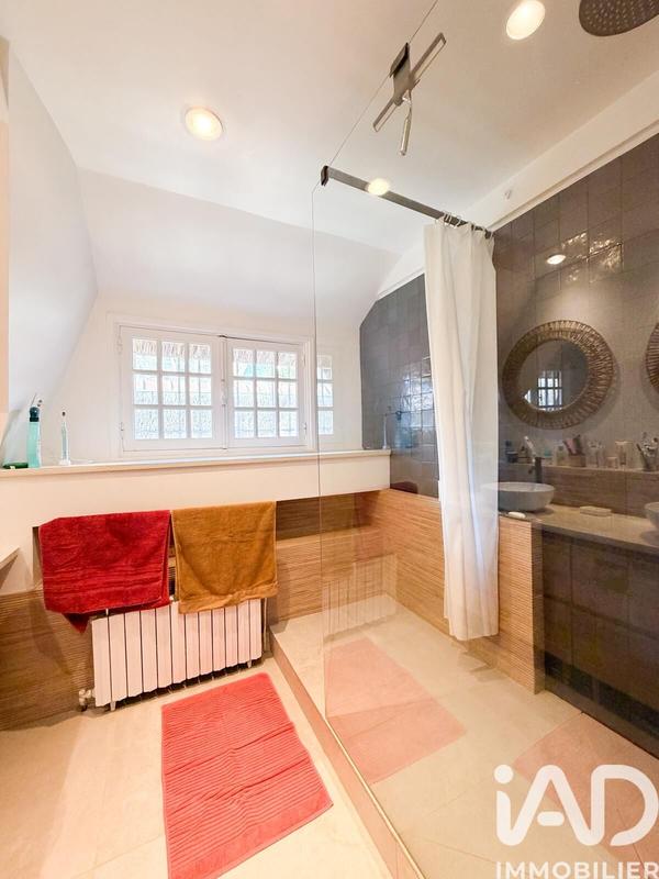 Maison - 321 m² - 10 pièces