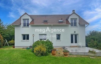 Maison - 176 m² - 8 pièces