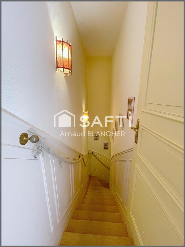 Maison - 230 m² - 8 pièces