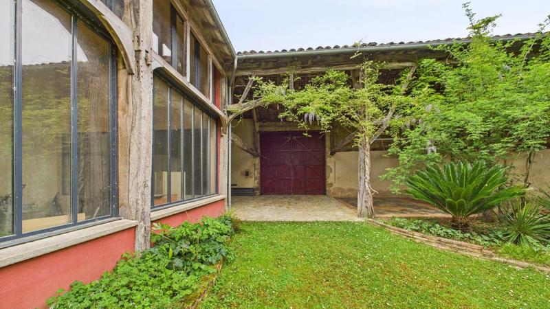 Maison - 530 m² - 18 pièces