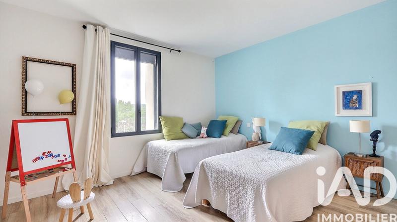 Maison - 230 m² - 8 pièces