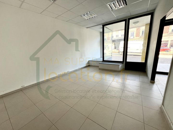 Local commercial - 369 m² - 2 pièces