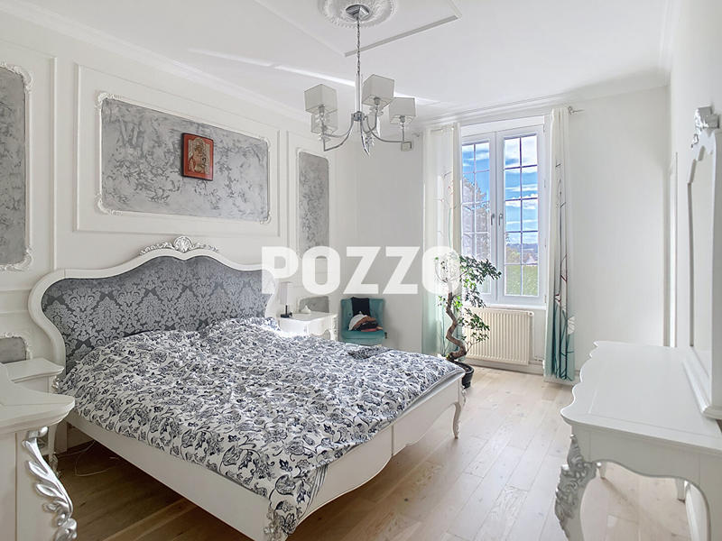 Maison - 207 m² - 8 pièces