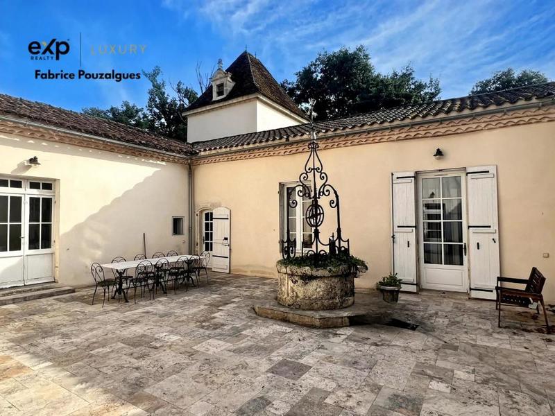 Propriété - 533 m² - 20 pièces