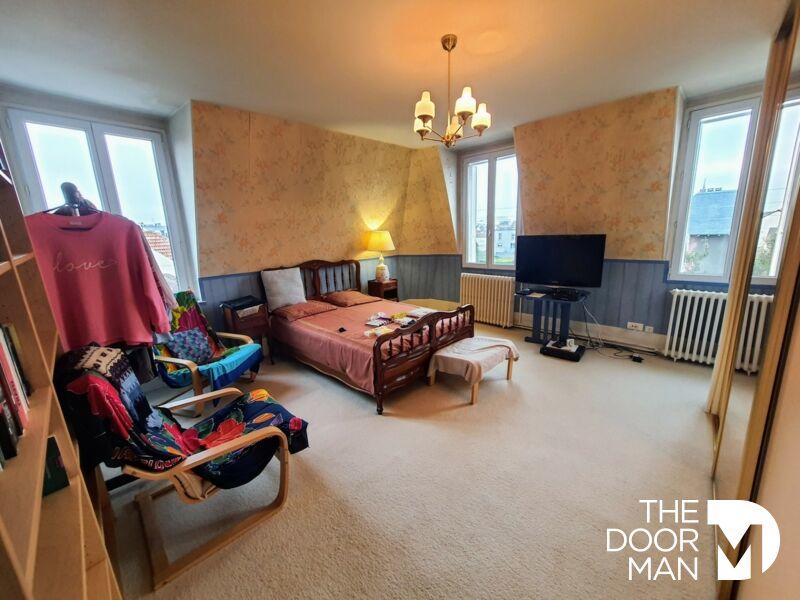 Propriété - 242 m² - 9 pièces