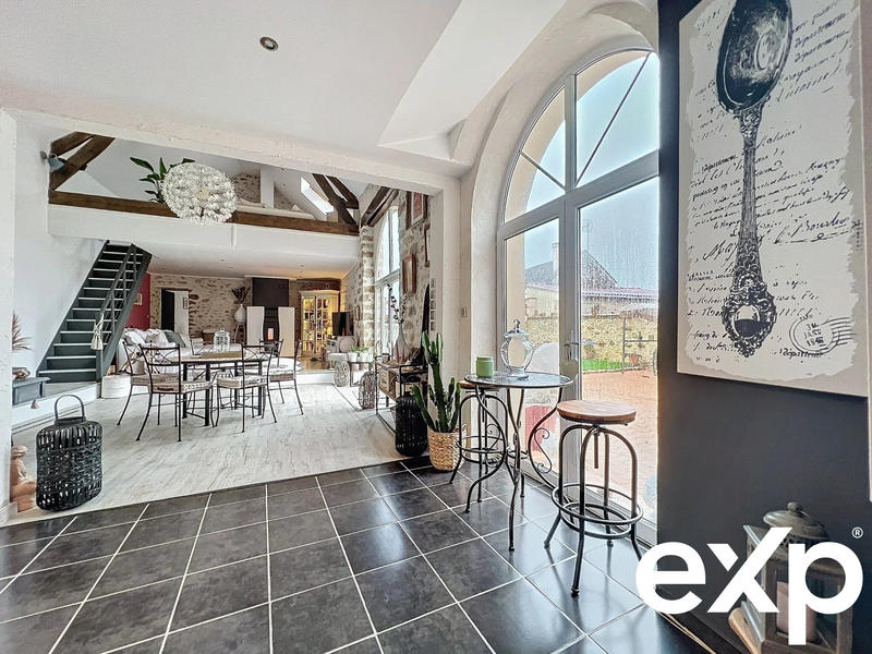 Maison - 285 m² - 8 pièces