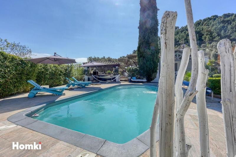 Maison - 207 m² - 6 pièces