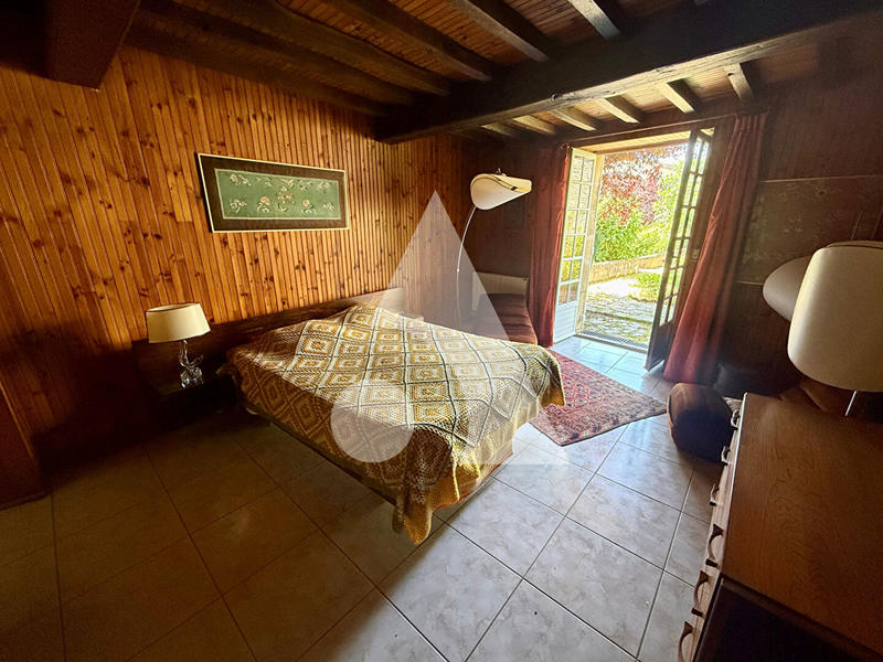 Maison - 310 m² - 11 pièces