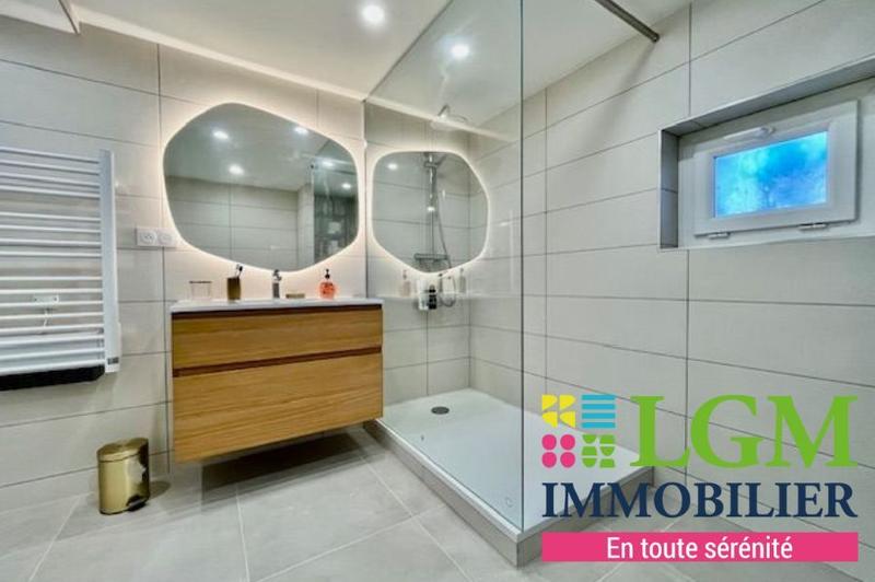 Maison - 243 m² - 9 pièces