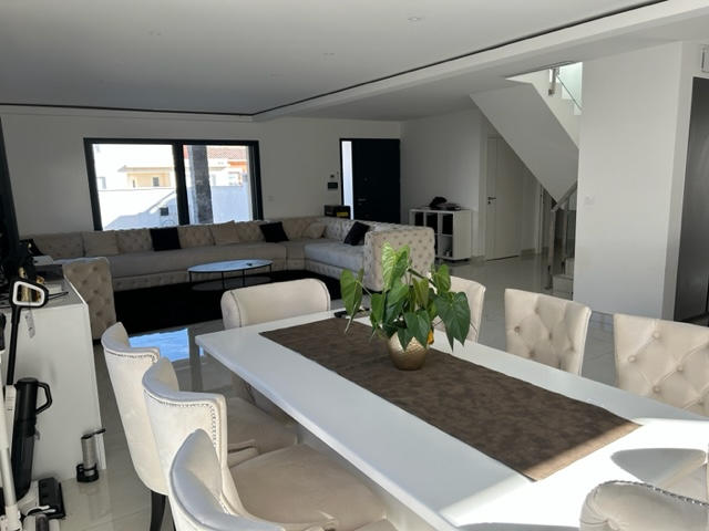 Villa - 145 m² - 8 pièces