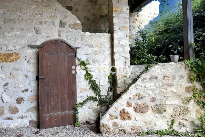 Maison - 240 m² - 9 pièces