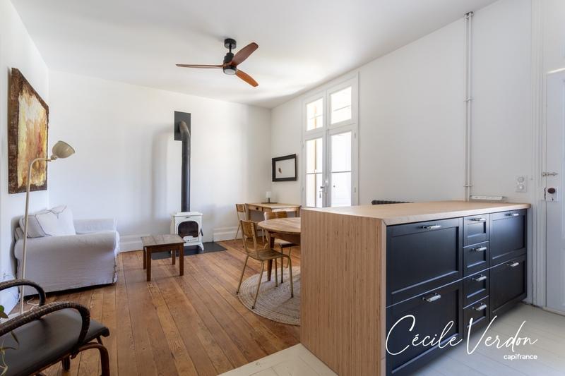 Maison en pierre - 200 m² - 8 pièces