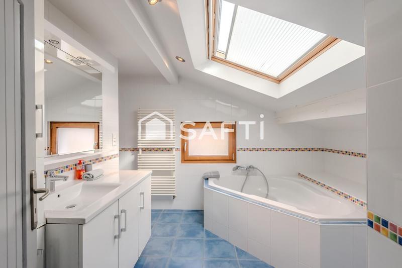 Maison - 230 m² - 7 pièces