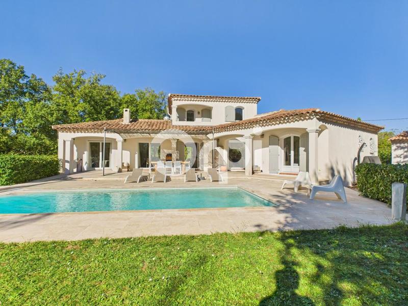 Villa - 200 m² - 6 pièces