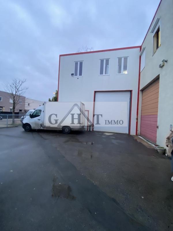 Entrepôt - 1 100 m²