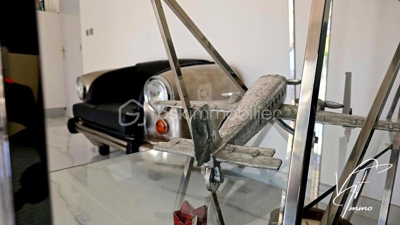 Villa - 243 m² - 8 pièces