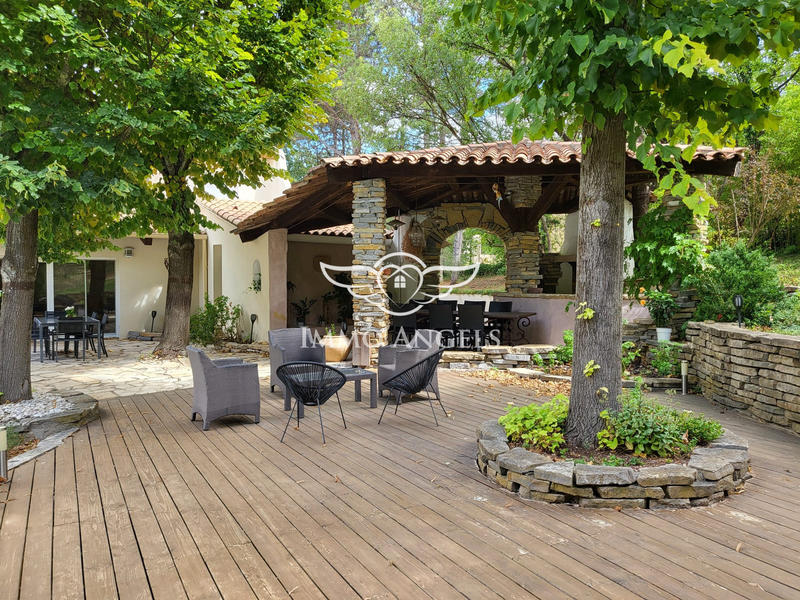 Maison traditionnelle - 275 m² - 8 pièces