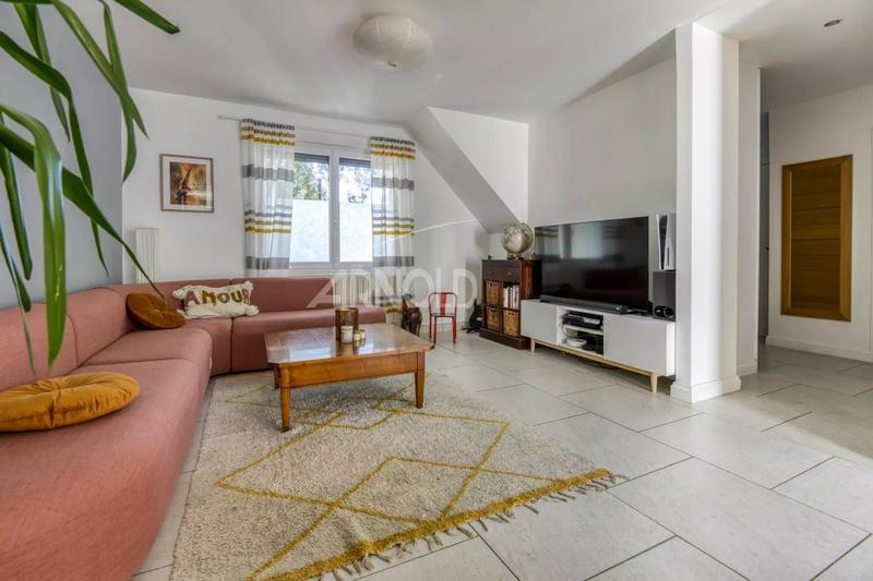 Maison - 111 m² - 6 pièces