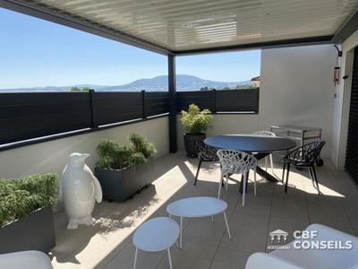 Maison - 247 m² - 7 pièces