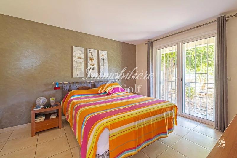 Villa - 232 m² - 6 pièces