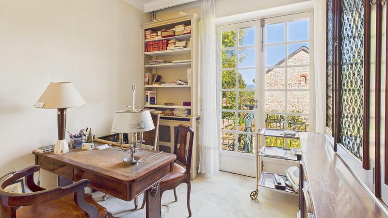 Maison - 278 m² - 10 pièces