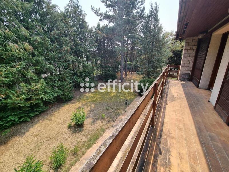 Maison - 272 m² - 11 pièces