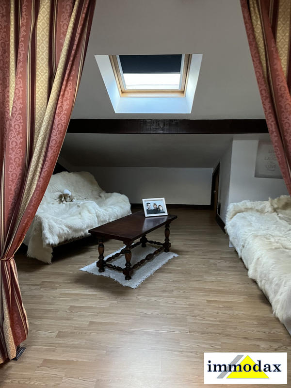 Maison traditionnelle - 250 m² - 6 pièces