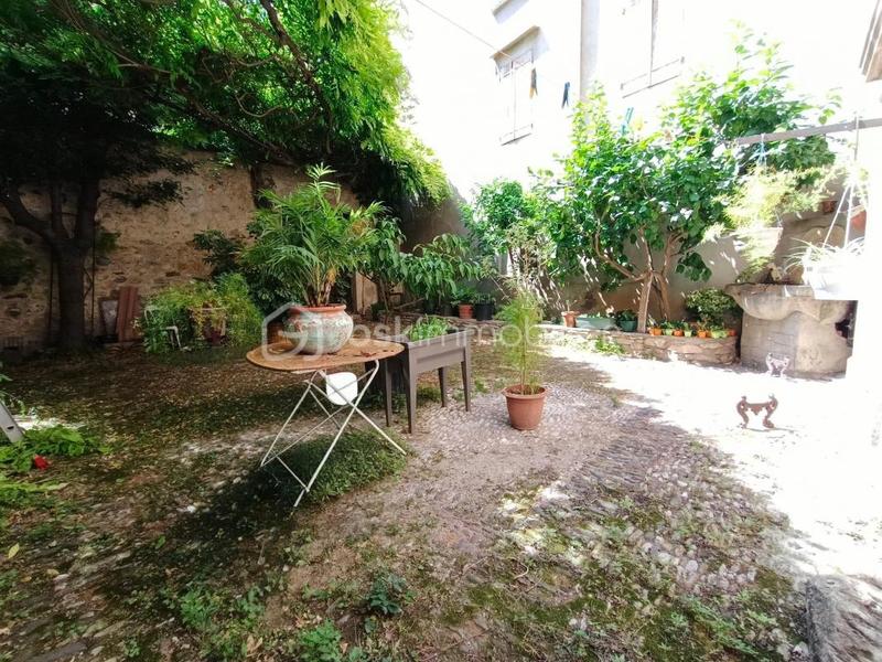 Maison - 350 m² - 15 pièces