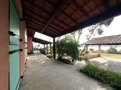 Maison - 270 m² - 3 pièces