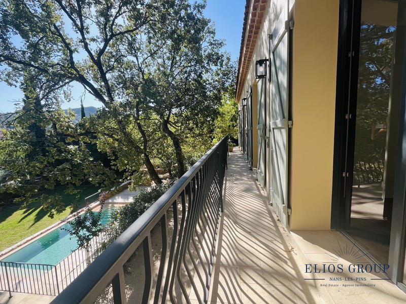 Villa - 310 m² - 10 pièces