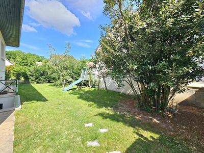 Pavillon - 130 m² - 6 pièces