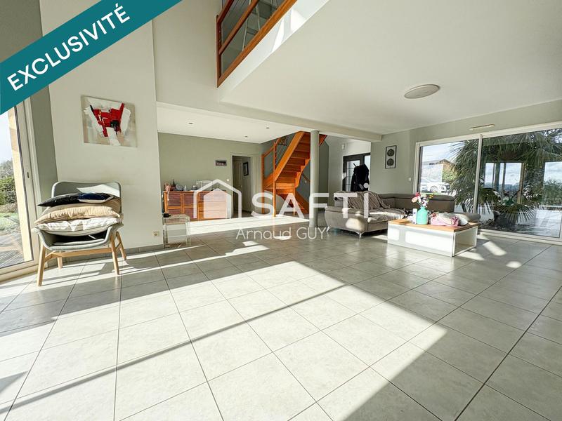 Maison - 200 m² - 6 pièces