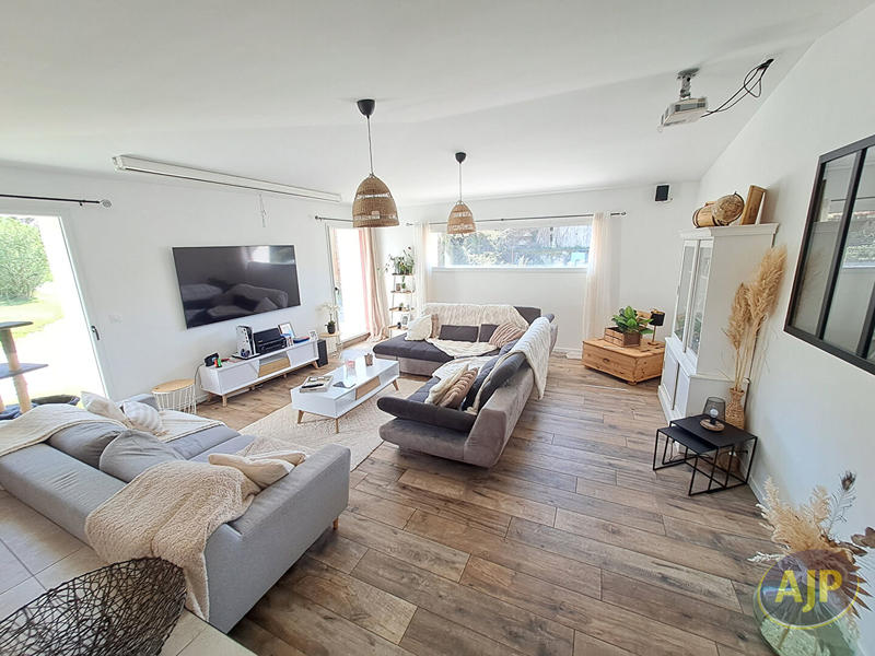 Maison - 207 m² - 6 pièces