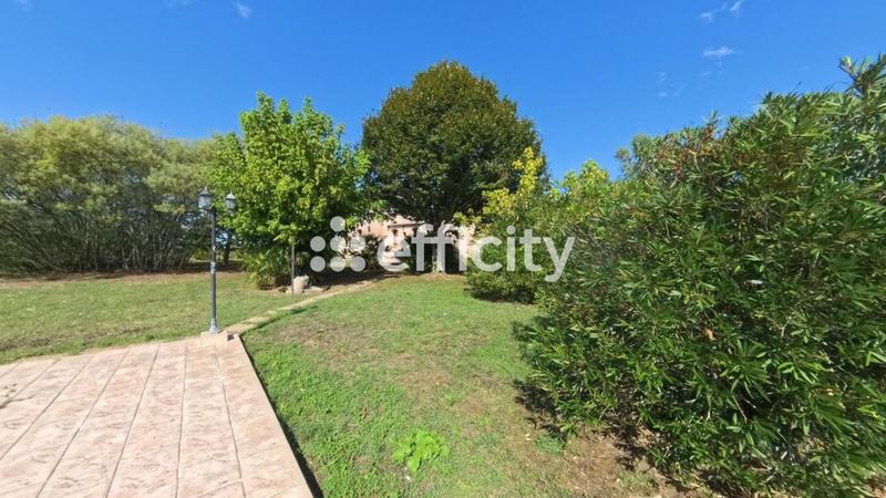 Maison - 245 m² - 11 pièces