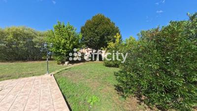 Maison - 245 m² - 11 pièces