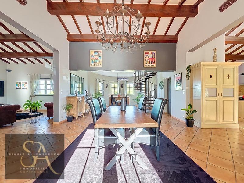 Propriété - 377 m² - 10 pièces