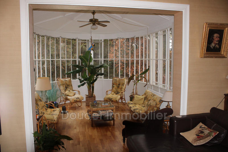 Demeure - 250 m² - 8 pièces