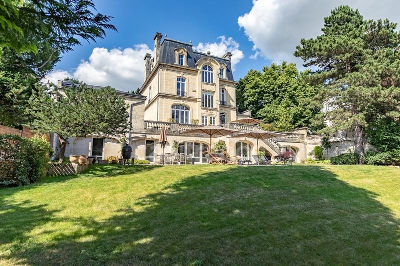 Maison bourgeoise - 396 m² - 12 pièces