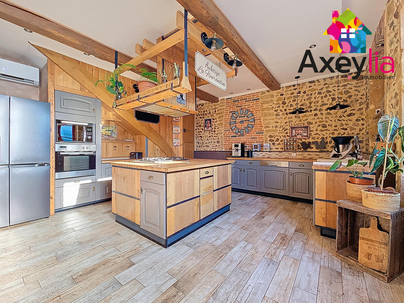 Maison - 224 m² - 6 pièces